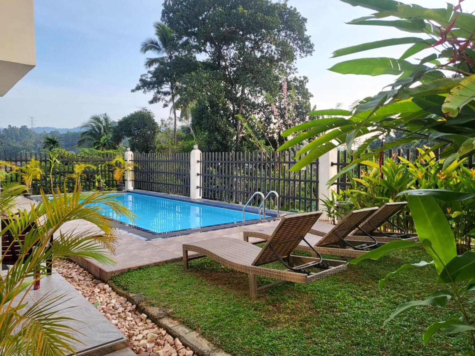 De Paris A Kandy Ngoại thất bức ảnh